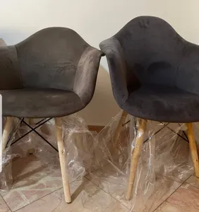 تجریه خرید صندلی مدل ایزی پارچه ای پایه ایفلی چوبی