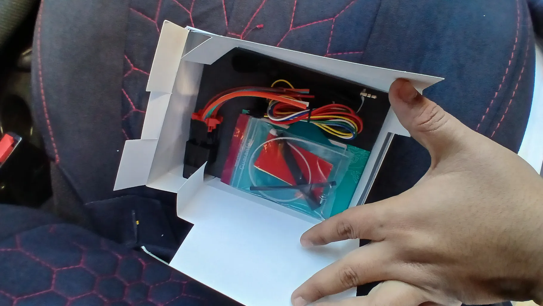 ردیاب خودرو ابرسو مدل GPS STS300