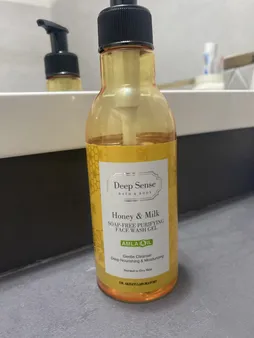 ژل شستشوی صورت دیپ سنس مدل شیر و عسل مناسب پوست های خشک و معمولی حجم 250 میلی‌ لیتر