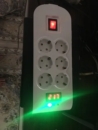 محافظ ولتاژ پارت الکتریک مدل PE8802