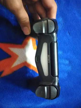 دسته بازی بی سیم مدل Dualshock 4 White مناسب برای PS4