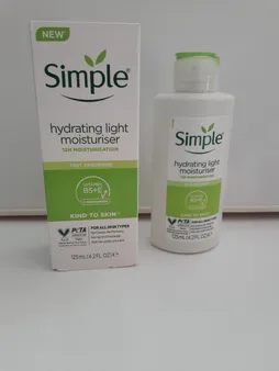 کرم مرطوب‌کننده سیمپل مدل light حجم 125 میلی‌لیتر