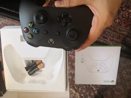 دسته بازی بی سیم مایکروسافت مناسب برای Xbox One S