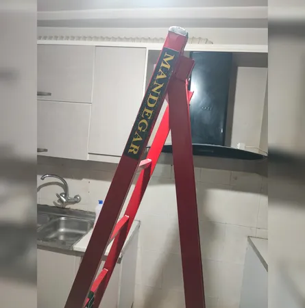 نردبان 14 پله ماندگار مدل صدف به همراه پایه تعادل