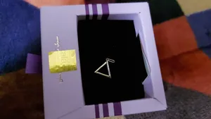 تجریه خرید آویز گردنبند طلا 18 عیار زنانه بان گالری مدل مثلث