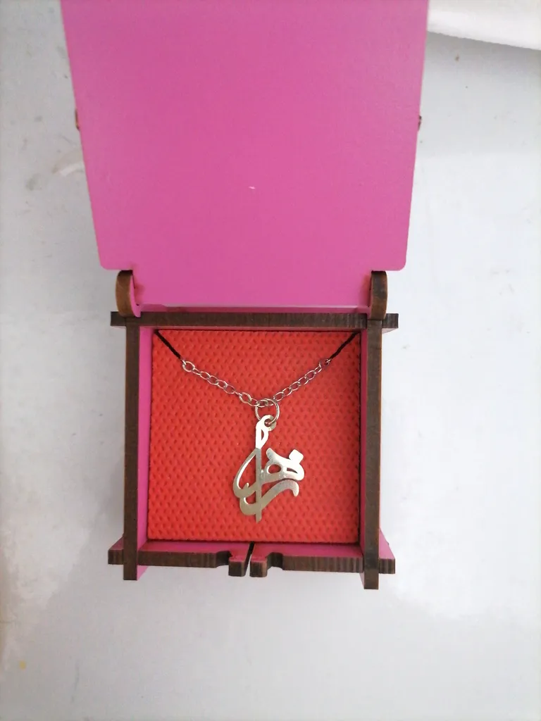 آویز ساعت نقره زنانه طرح اسم زهرا کد UW0017