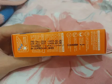 کرم ضدآفتاب رنگی پیکسل 50 SPFمدل LIGHT BEIGE مناسب برای پوست‌های چرب، حجم 50 میلی‌لیتر