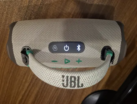 اسپیکر بلوتوثی قابل حمل جی بی ال مدل Charge 6