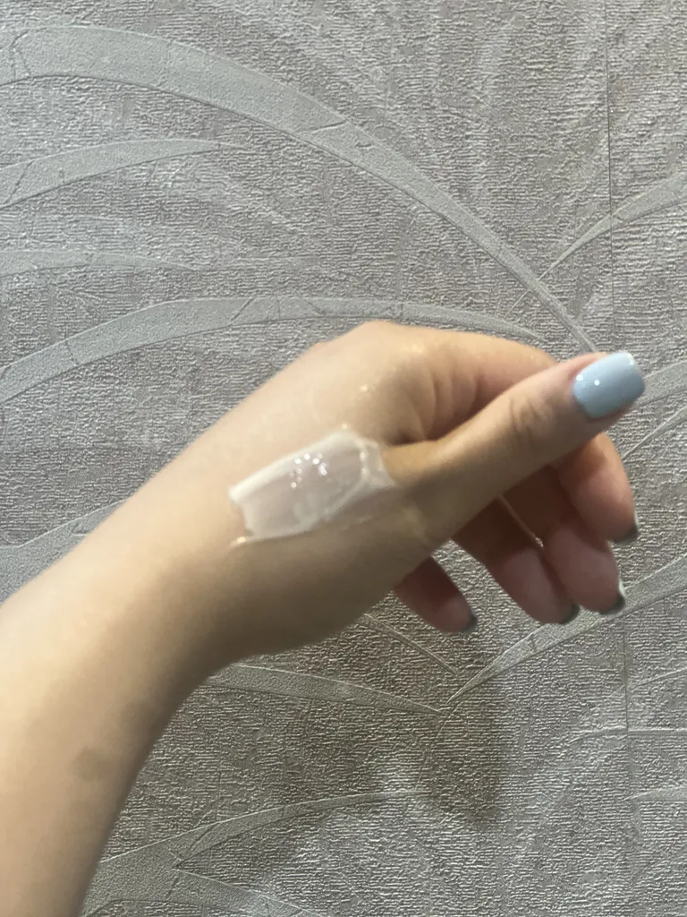 کرم ضد آفتاب بی‌رنگ فلیچیتا SPF70 مدل 01 محافظ UVA و UVB، حاوی ویتامین C و E، مناسب برای پوست چرب و حساس حجم 40 میلی لیتر