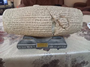 تجریه خرید مجسمه تندیس و پیکره شهریار مدل منشور آزادی ملل کد MO110