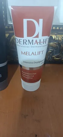 کرم روشن کننده صورت درمالیفت مدل Melalift مناسب انواع پوست حجم 40 میلی لیتر