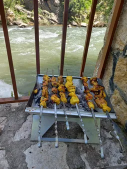 منقل تاشو سفری مدل M7 به همراه هدیه  بادبزن و انبر