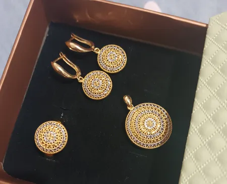 نیم ست طلا 18 عیار زنانه طلای مستجابی مدل آوا گرد کد 68001