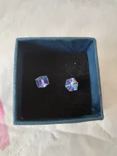 تجریه خرید گوشواره زنانه سواروسکی مدل مکعب کد E3505