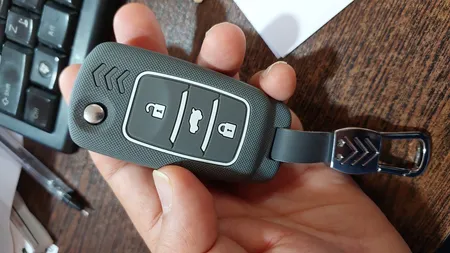 کاور ریموت و سوئیچ خودرو ام آر جی مدل 496 کربن مناسب برای چانگان CS35