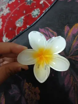 کلیپس مو زنانه مدل گل پلومریا کد brg 410