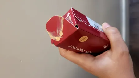 کرم ضدآفتاب و ضدلک رنگی لافارر مدل SPF40-Medium، مناسب پوست‌های چرب، حجم 40 میلی‌لیتر