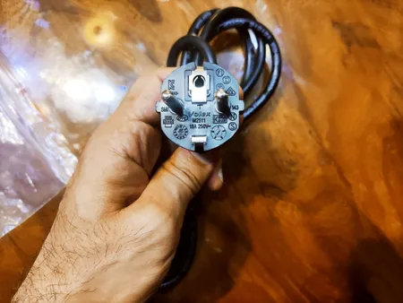 کابل برق سه پین منبع تغذیه کامپیوتر مدل TUR 16A power طول 1.5 متر