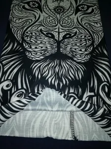 تجریه خرید اسکارف ورزشی هزاردستان طرح شیر وکتور مدل d140