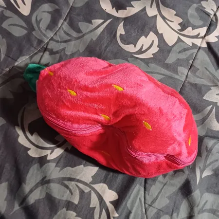 عروسک طرح خرگوش میوه ای مدل توت فرنگی کد JIMI110 ارتفاع 20 سانتی‌ متر