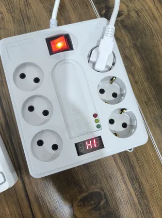 محافظ ولتاژ پارت الکتریک مدل 6 شاخه کد P-1800