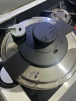 زودپز دوقلو جی فی نی مدل G-02 گنجایش 4 و 6 لیتری