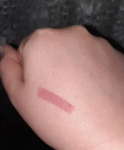 تجریه خرید رژ لب مدادی لچیک شماره 04