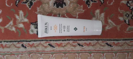 کرم ضدآفتاب رنگی بیکن +SPF50 شماره +1، مناسب پوست‌های چرب، حجم 50 میلی‌لیتر