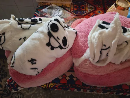 عروسک بالشتی  طرح خرس لوتسو مدل JI110 ارتفاع 45 سانتی‌متر به همراه پتو