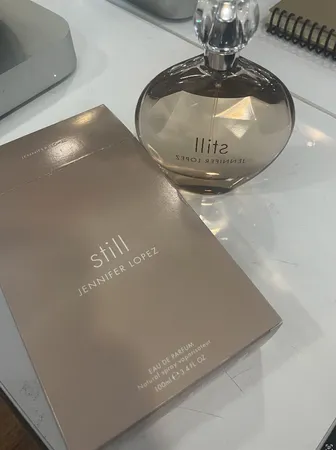 ادوپرفیوم زنانه جنیفر لوپز مدل Still حجم 100 میلی‌لیتر