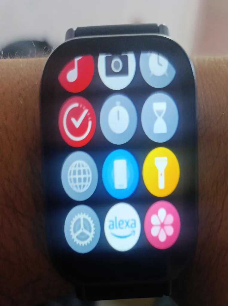 ساعت هوشمند شیائومی مدل Redmi Watch 5 Active دارای قابلیت های قابلیت مکالمه از طریق بلوتوث، قابلیت تغییر طرح ساعت یا تم بند پلاستیک