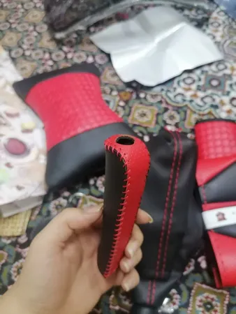 روکش فرمان کاور پلاس مدل PR-LUXE-RD به همراه سردنده وگردگیر و روکش ترمزدستی و کاور سویچ مناسب برای پراید