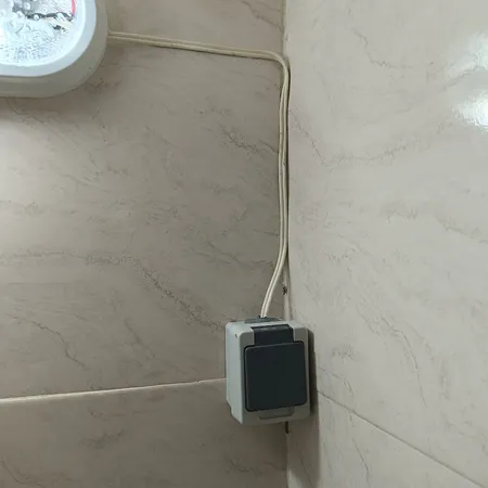 پریز مدل روکار بارانی کد PE137