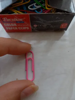 گیره کاغذ رایدین مدل رنگی سایز 28-33میلی متر - بسته 100 عددی