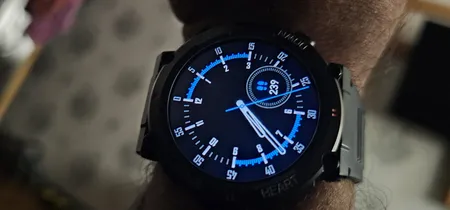 ساعت هوشمند مدل G͏9͏9͏ U͏ltra دارای کنترل موزیک، فشار خون، گام شمار، مکالمه بلوتوثی، پشتیبانی از زبان فارسی، قابلیت تغییر تصویر زمینه، بند سیلیکون