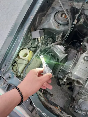 لامپ هدلایت خودرو مدل C6 H4 بسته دو عددی