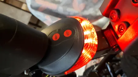چراغ عقب دوچرخه مدل لیزری