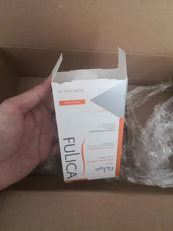 شامپو کاهش دهنده چربی فولیکا مخصوص موهای چرب حجم 200 میلی‌لیتر