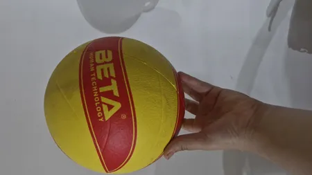 توپ والیبال بتا مدل PVBR5-MKS سایز 5 سایز 5