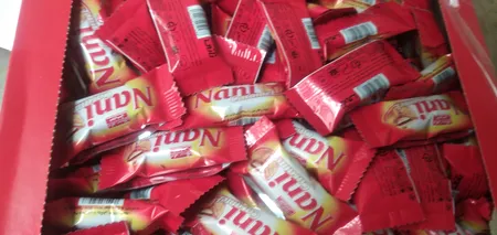 شکلات مغز دار نانی شیرین عسل -800 گرم بسته 100 عددی