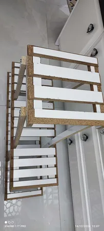 استند گلدان مدل هرمیs