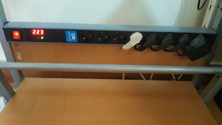 محافظ ولتاژ دیجیتال پارت الکتریک مدل آذین کد 6642