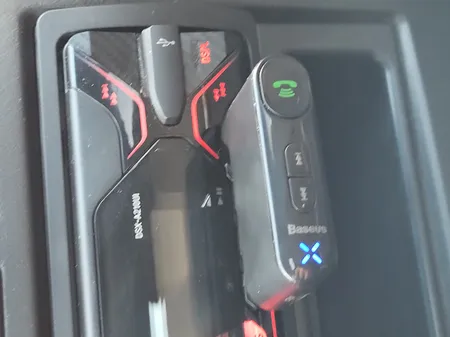 فرستنده صدا باسئوس مدل Qiyin AUX Car Bluetooth