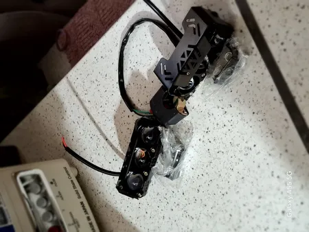 پروژکتور آفرودی موتور سیکلت و خودرو مدل 3 لنز بسته 2 عددی