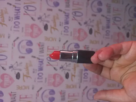 فلش مموری طرح رژ لب مدل UM-41 ظرفیت 64 گیگابایت