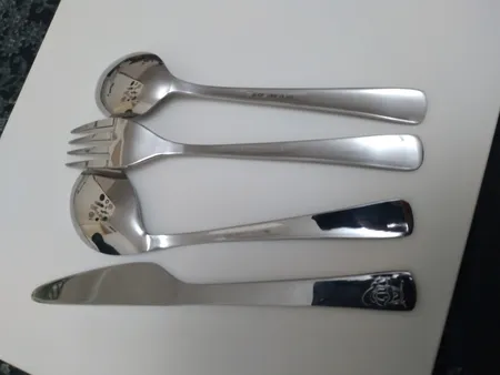 ست قاشق و چنگال کودک پاشا مدل HELLO BABY کد 2