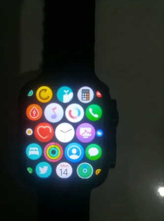 ساعت هوشمند مدل اولترا T1000 دارای قابلیت های قابلیت مکالمه مستقیم، قابلیت مکالمه از طریق بلوتوث، ضد آب بند سیلیکون