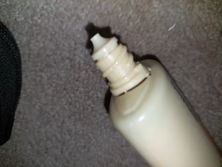 کرم ضد آفتاب رنگی ژیناژن، SPF 50، مدل 01، ‌مناسب پوست‌های چرب و مختلط با تنالیته روشن و حجم 50 میلی‌لیتر، ضد آب، محافظت‌کننده در برابر اشعه‌های UVA و UVB، ضد چروک، ضد لک و پیری، دارای فرمولاسیون مواد و املاح معدنی، با ماندگاری 2 ساعته