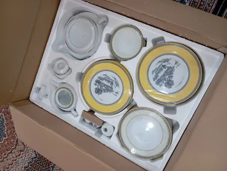 سرویس چینی 102 پارچه غذا خوری چینی زرین ایران سری ایتالیا اف مدل ویلیج درجه یک