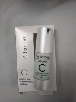 سرم ضد چروک و روشن کننده لافارر مدل Vitamin C حجم 30 میلی لیتر